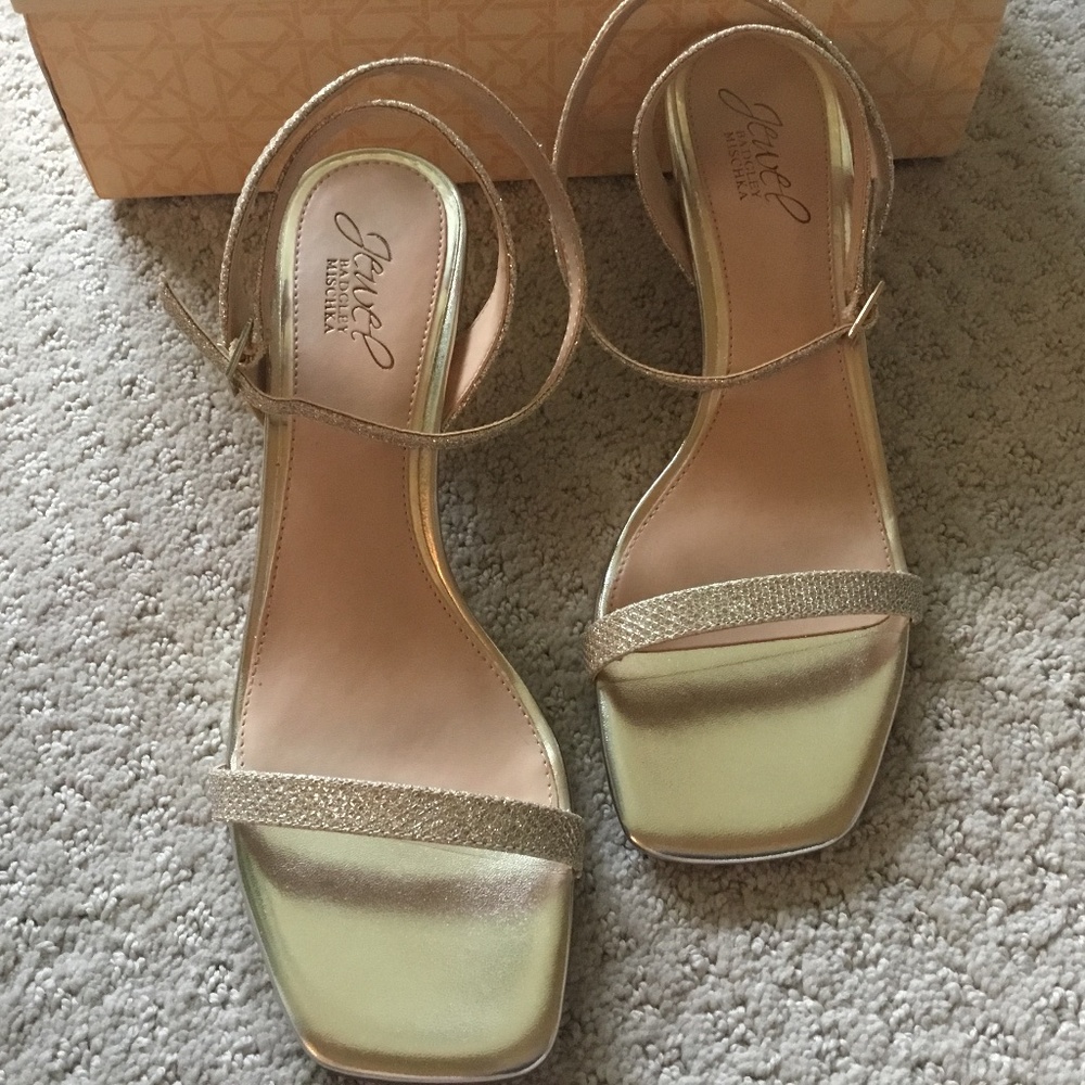 Badgley Mischka gold kitten heels